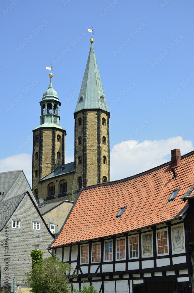 Türme der Marktkirche über Fachwerkhäuser, Goslar Türme der Marktkirche über Fachwerkhäuser, Goslar