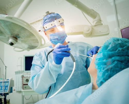 Foto Endoscopic sinus surgery. Laser vaporization of nasal concha