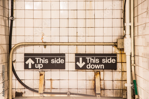 Dchilder im Metro Underground New York.
