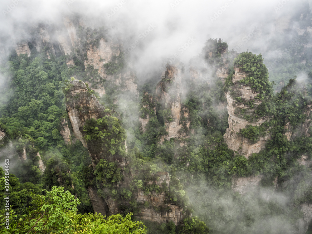 Yuanjiajie Scenic Area with clouds and mist, Wulingyuan, Zhangjiajie ...