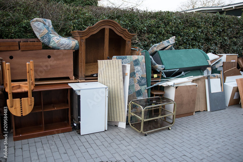 Sperrmüll am Straßenrand