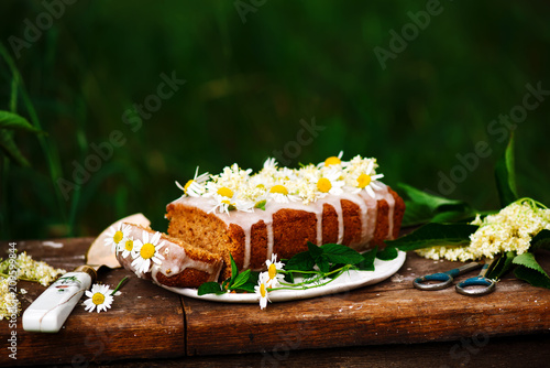 vegan elderflower honey lemon drizzle cake.