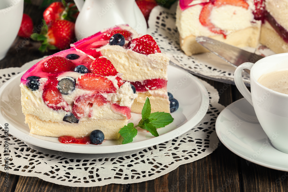 Cheesecake with strawberries, blueberry and jelly Cheesecake with strawberries, blueberry and jelly