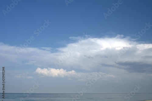 horizon,sky,sea,water,clouds,blue,white