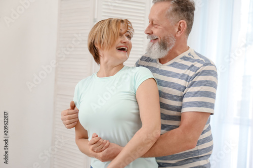 Happy mature couple at home © Africa Studio
