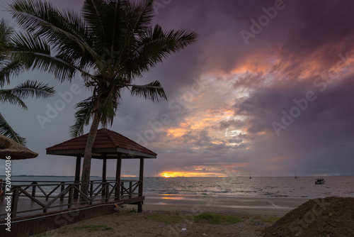 Fototapeta Naklejka Na Ścianę i Meble -  Sunset and palm trees
