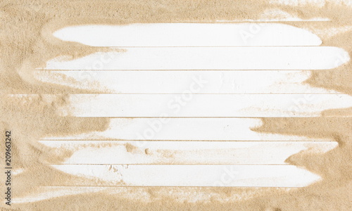 Fotografia Sand on a white planked wood