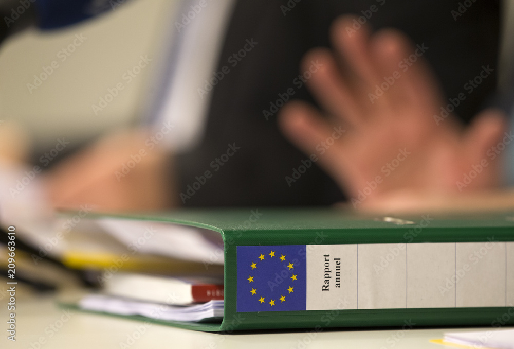 Rapport Commission Européenne  - obrazy, fototapety, plakaty 