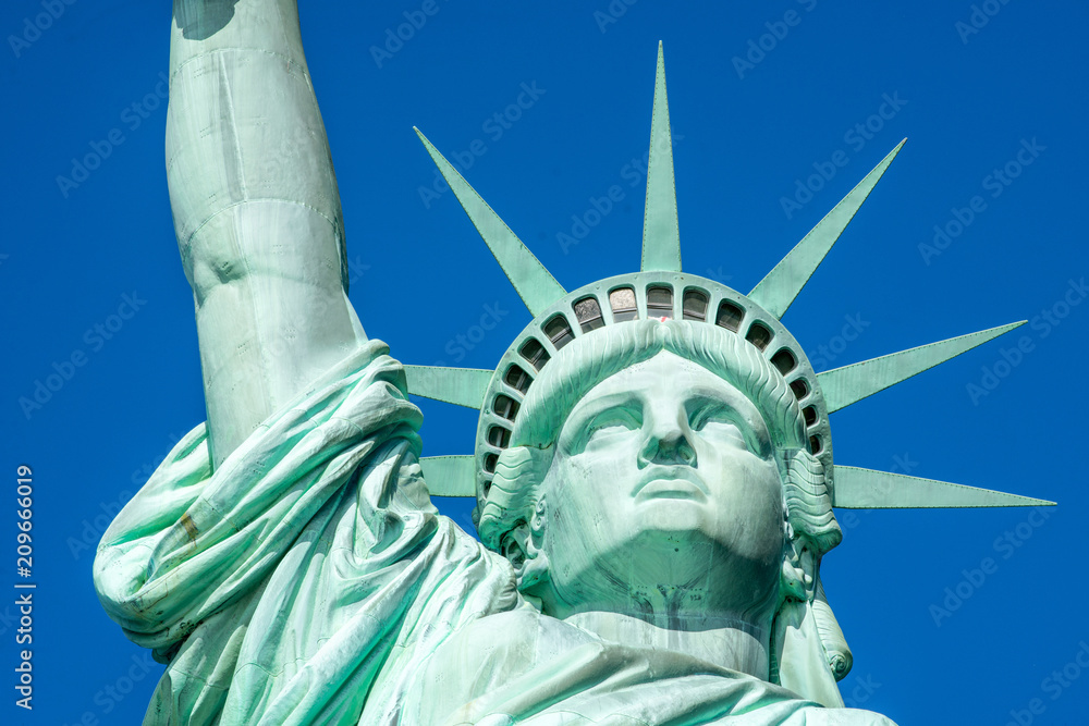 Fototapeta premium Freiheitsstatue als Symbol der Demokratie und Freiheit, USA