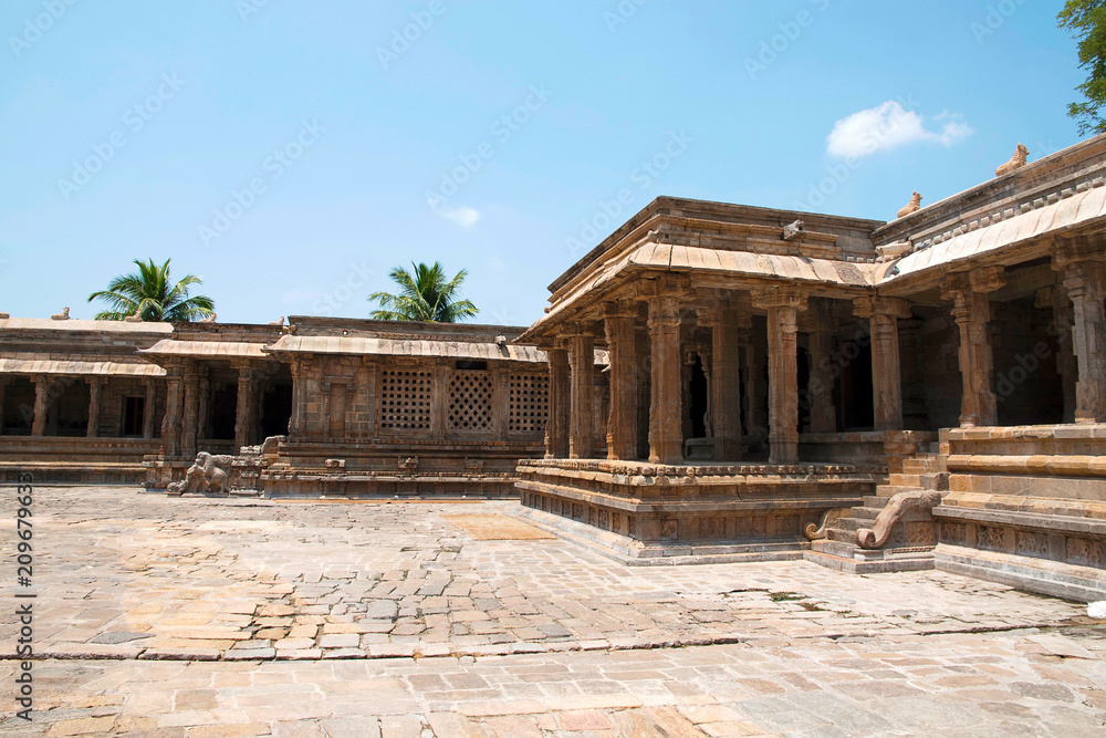 Obraz premium Chandikesvara Temple on the left and Airavatesvara Temple on the right, Darasuram, Tamil Nadu. View from North West.