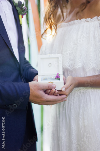 Box with wedding rings in g...