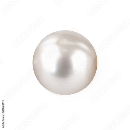 Fotografia Shimmering white natural pearl isolated on white background
