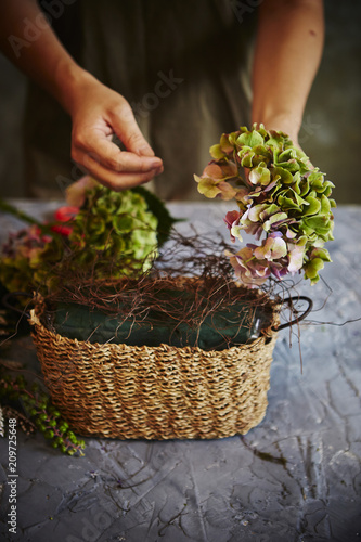 Flower arrangement basket 