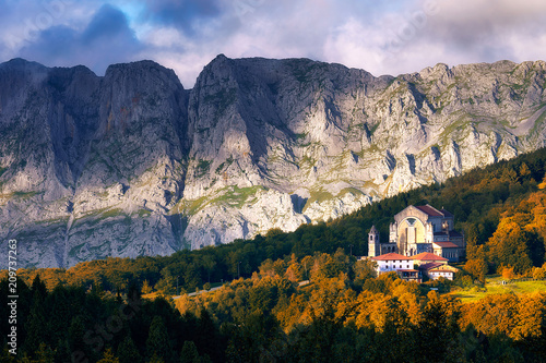 Urkiola sanctuary in Autumn © mimadeo