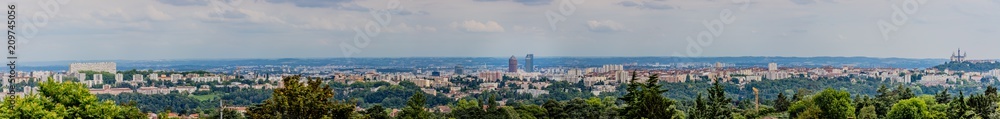 Fototapeta premium Panorama de Lyon et environs depuis Saint-Cyr-au-Mont-d'or