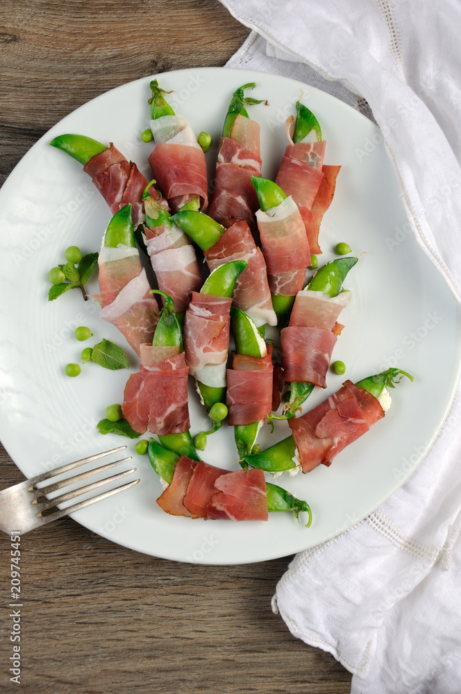 Snack of peas and ham