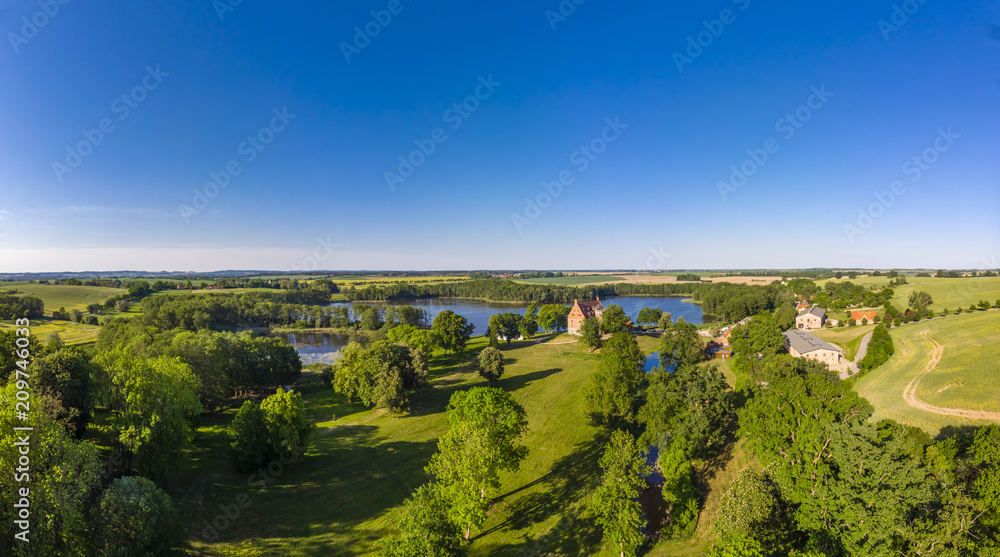 Deutschland,Mecklenburg-Vorpommern , Waren ( Müritz) Gemeinde Moltzow, Landkreis Mecklenburgische Seenplatte, Schwinkendorf , Ulrichshuser See, Schloss Ulrichshusen, Luftaufnahme Deutschland,Mecklenburg-Vorpommern , Waren ( Müritz) Gemeinde Moltzow, Landkreis Mecklenburgische Seenplatte, Schwinkendorf , Ulrichshuser See, Schloss Ulrichshusen, Luftaufnahme