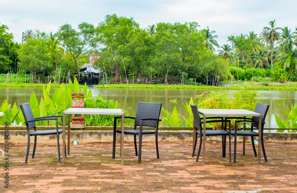 Dining table Riverside