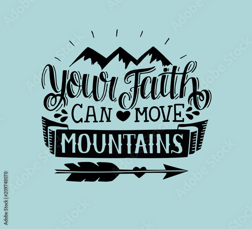 Fototapeta Ręka napis Twoja wiara może przenosić góry na niebieskim tle