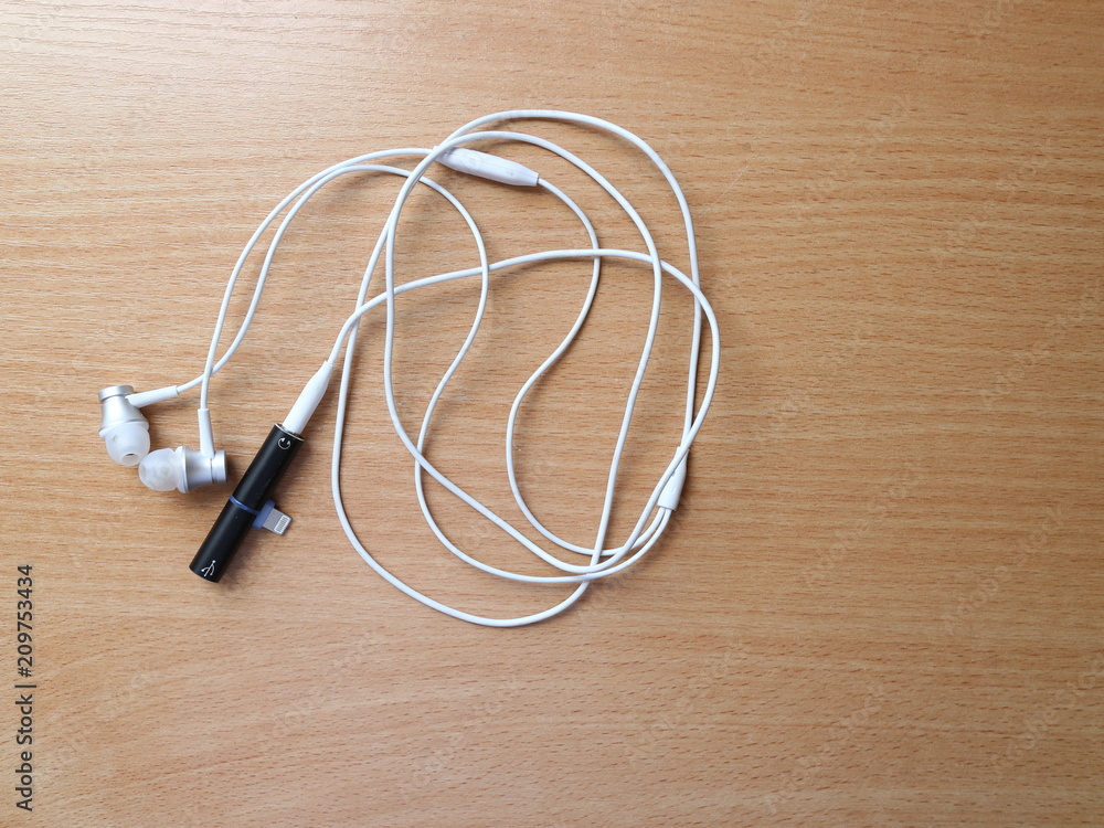 headphones with white wire headphones with white wire