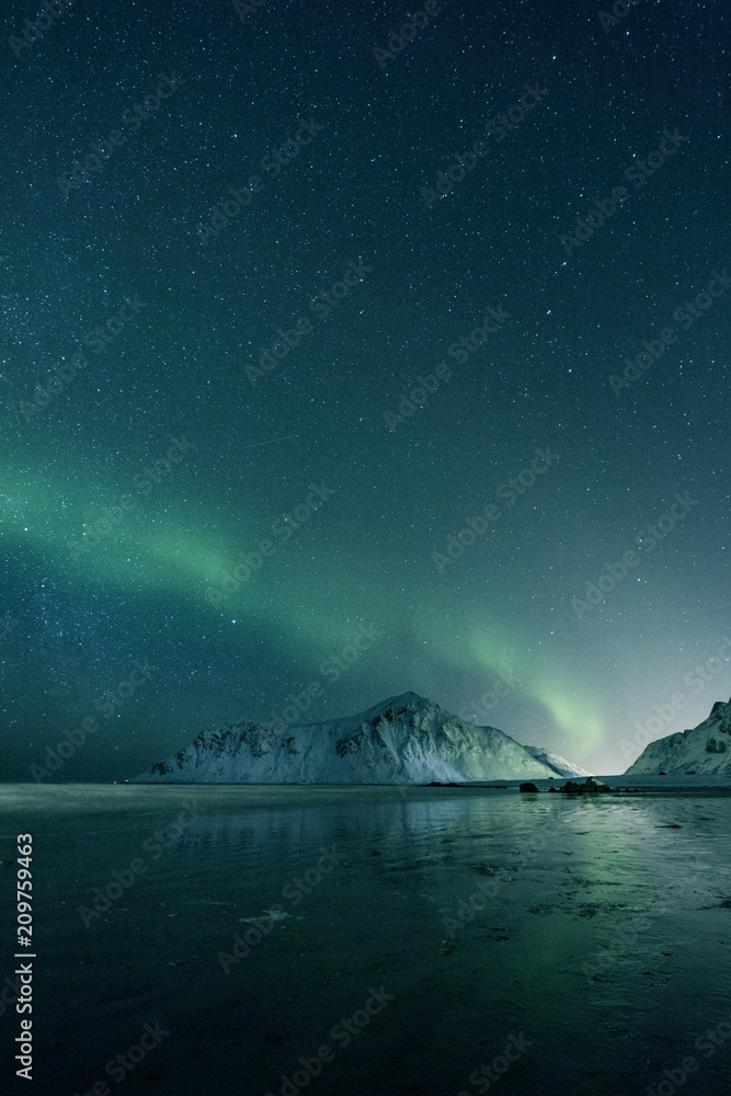 Polarlicher in Norwegen, Nordlichter auf Lofoten Abenteuer Urlaub im Winter