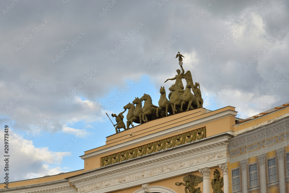 Obraz premium The triumphal chariot on Arch of the General Staff.