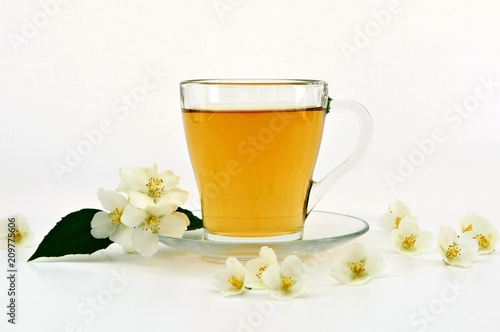 A cup of tea with jasmine flowers is an exquisite aroma.
