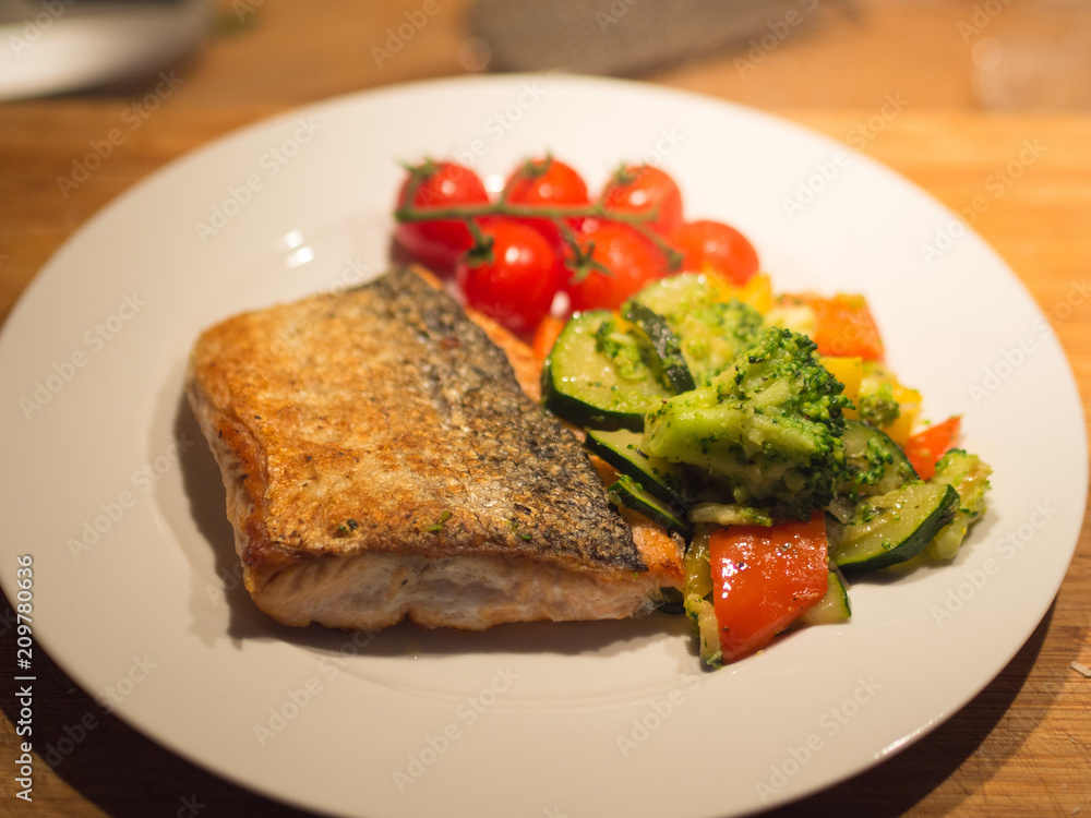 Fried salmon and tomatoes with vegetables Fried salmon and tomatoes with vegetables