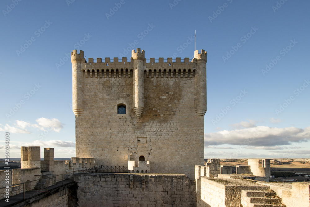 Torre del homenaje de un castillo medieval 