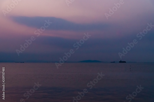夜明け前の海と空と雲 © Kouzi.Uozumi