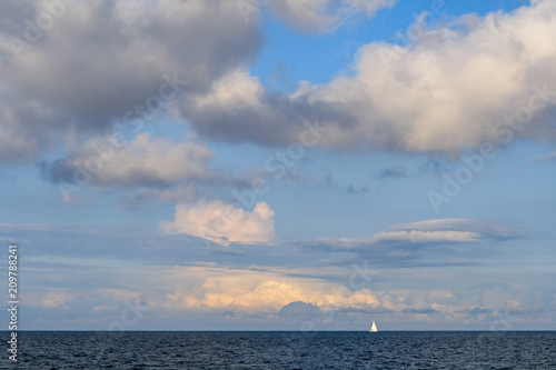 Segelyacht am Horizont im Kattegatt, Ostsee photo