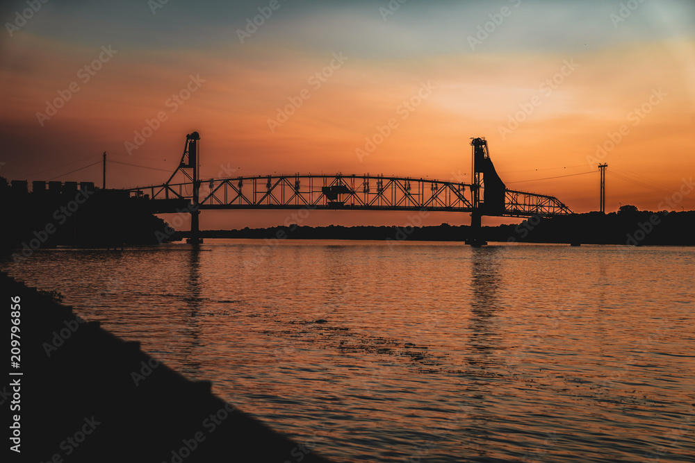 Fototapeta premium Burlington Bristol Bridge New Jersey Vertical Lift Bridge at Sunset