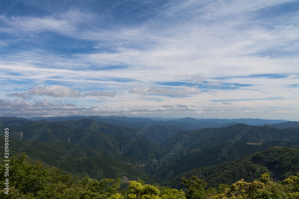 和歌山県最高峰・龍神岳から紀伊山脈を眺める