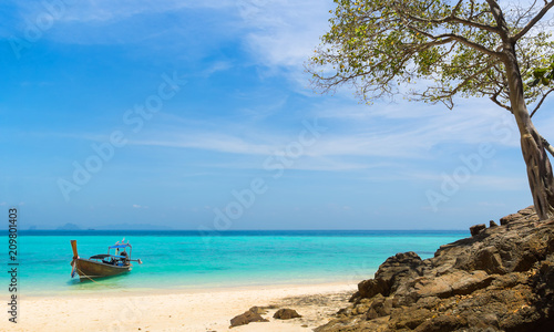 Fototapeta Naklejka Na Ścianę i Meble -  Amazing view of beautiful beach on the island with longtale boat. Location: Krabi Province, Thailand, Andaman Sea. Artistic picture. Beauty world.