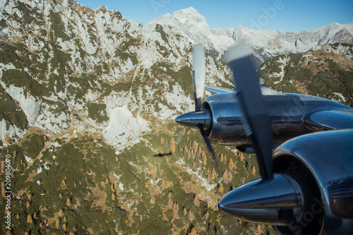 Aussicht aus einem Propellerflugzeug