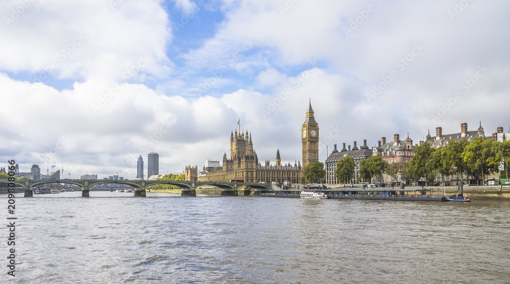 Fototapeta premium Westminster Bridge, Big Ben and the Houses of Parliament