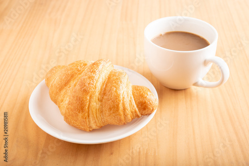 Fototapeta Naklejka Na Ścianę i Meble -  Coffee and croissant on wooden background