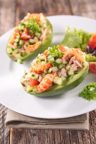 avocado salad with shrimp