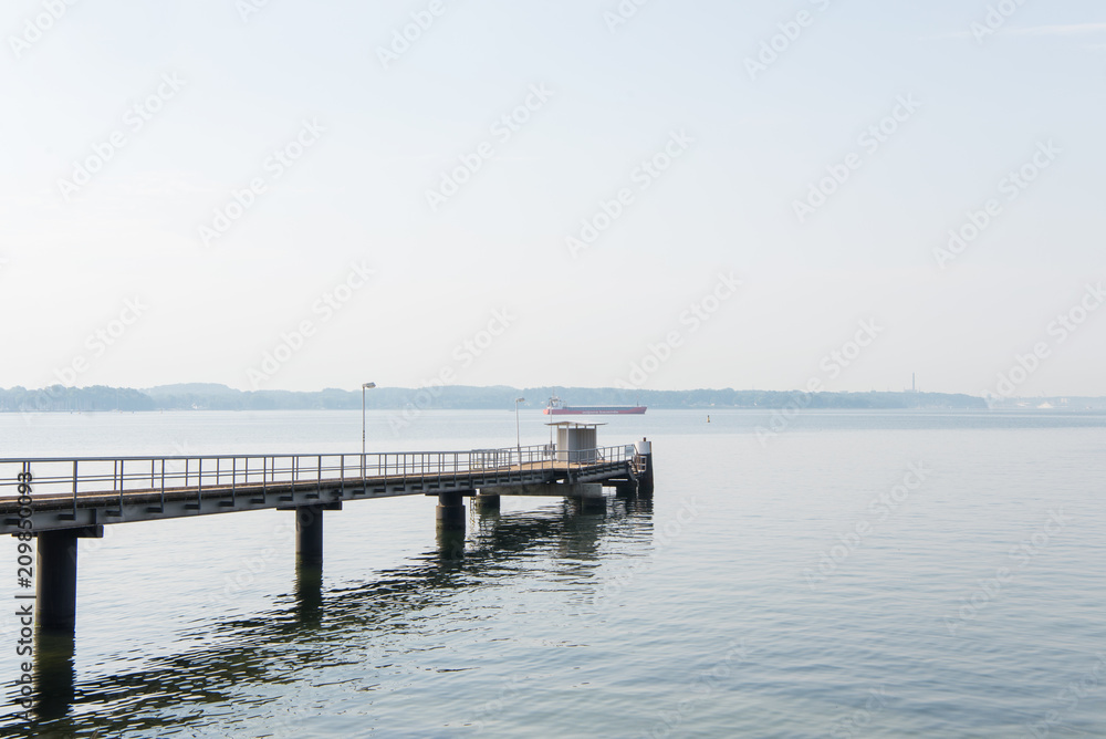 Holzsteg und Fähranleger Kieler Förde