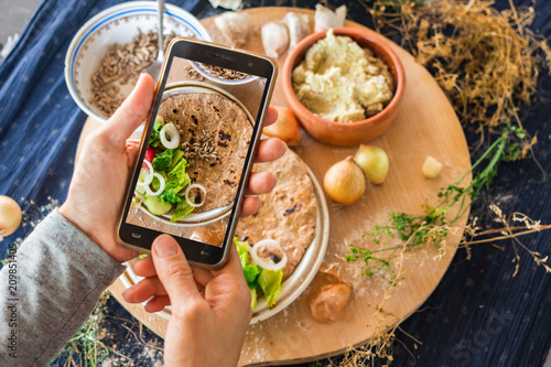 Canvas Print Smartphone photo of food