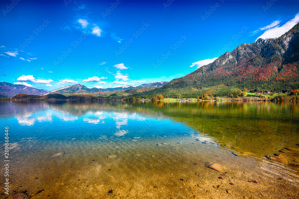 Fototapeta premium crystal clear mountain Hallstatten lake in Alps Around the Hallstatt Village