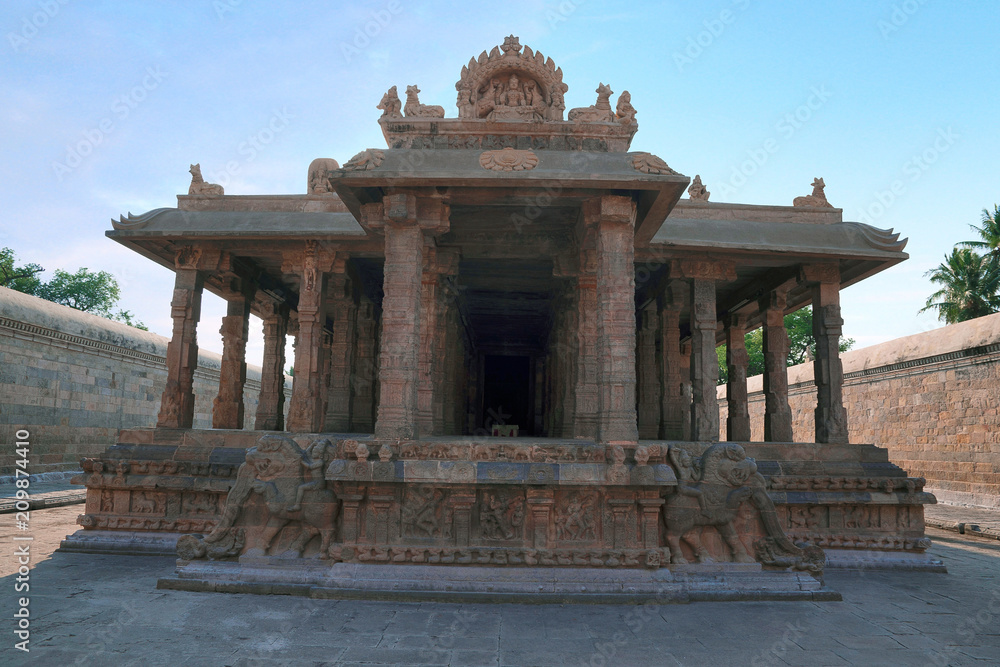 Maha-mandapa, Deivanayaki Amman shrine, adjacent to Airavatesvara Temple, Darasuram, Tamil Nadu