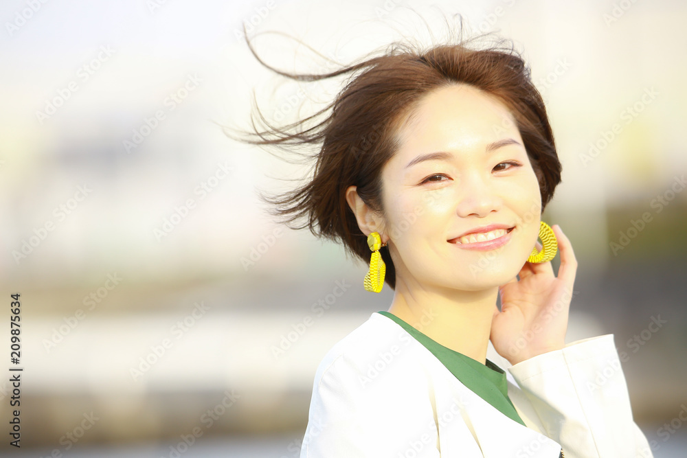 笑顔の女性 笑顔の女性