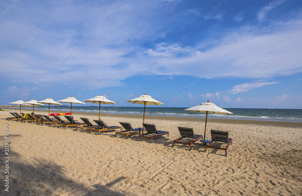 Fototapeta premium Beautiful beach and blue sky.