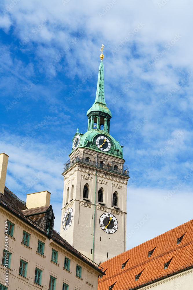 Fototapeta premium St Peter's Church gothic cathedral, Munich, Bavaria
