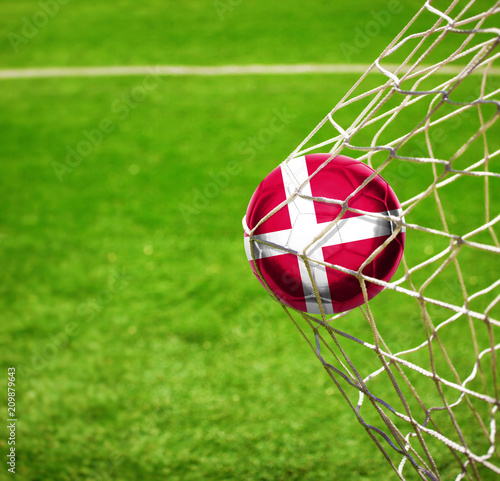 Fussball mit dänischer Flagge