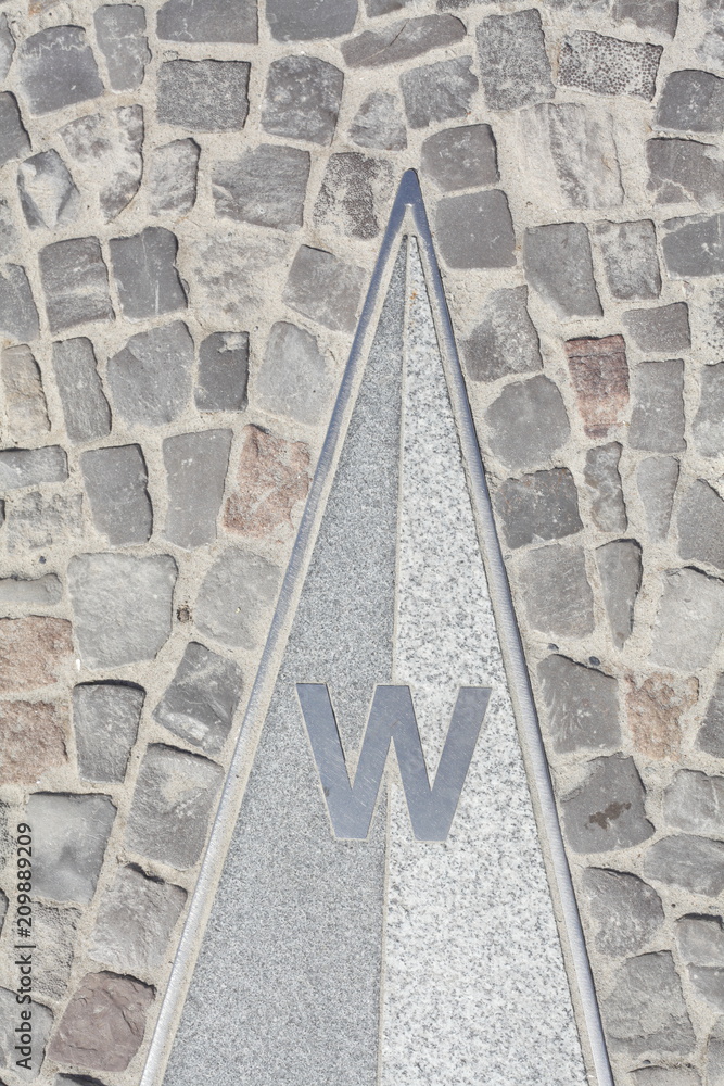 Fototapeta premium Kompassnadel, W, West