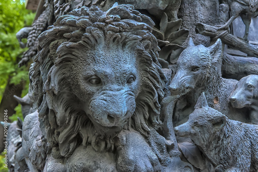 Φωτογραφία The heroes of Krylov's fables, on the pedestal of his monument, the Summer Garde
