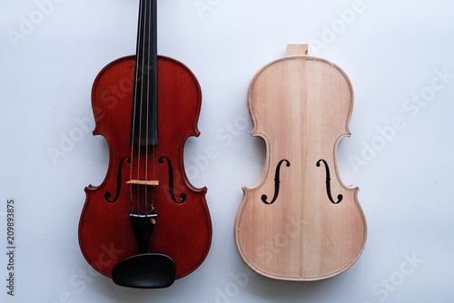 Obraz na plátně The raw violin put beside completed violin on white background