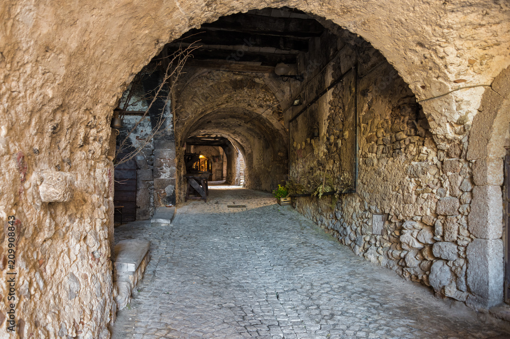 Obraz premium Santo Stefano di Sessanio (Italy) - The small and charming medieval stone village, in Gran Sasso National Park, Abruzzo region, at 1250 meters, almost destroyed by an earthquake